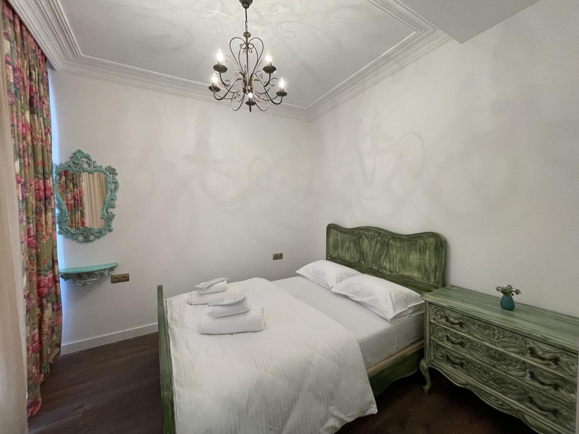 Picasso Apartment Koetaisi Buitenkant foto