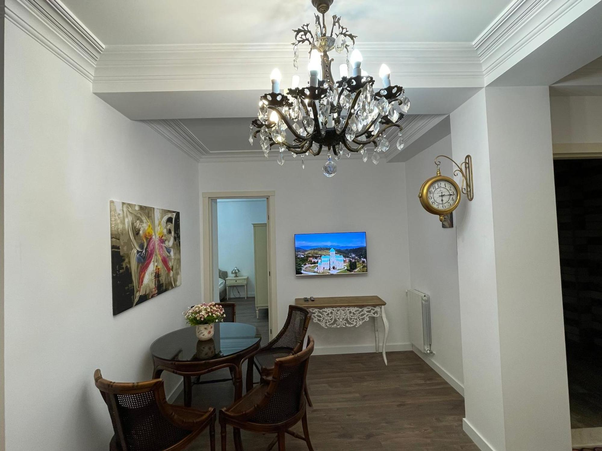 Picasso Apartment Koetaisi Buitenkant foto