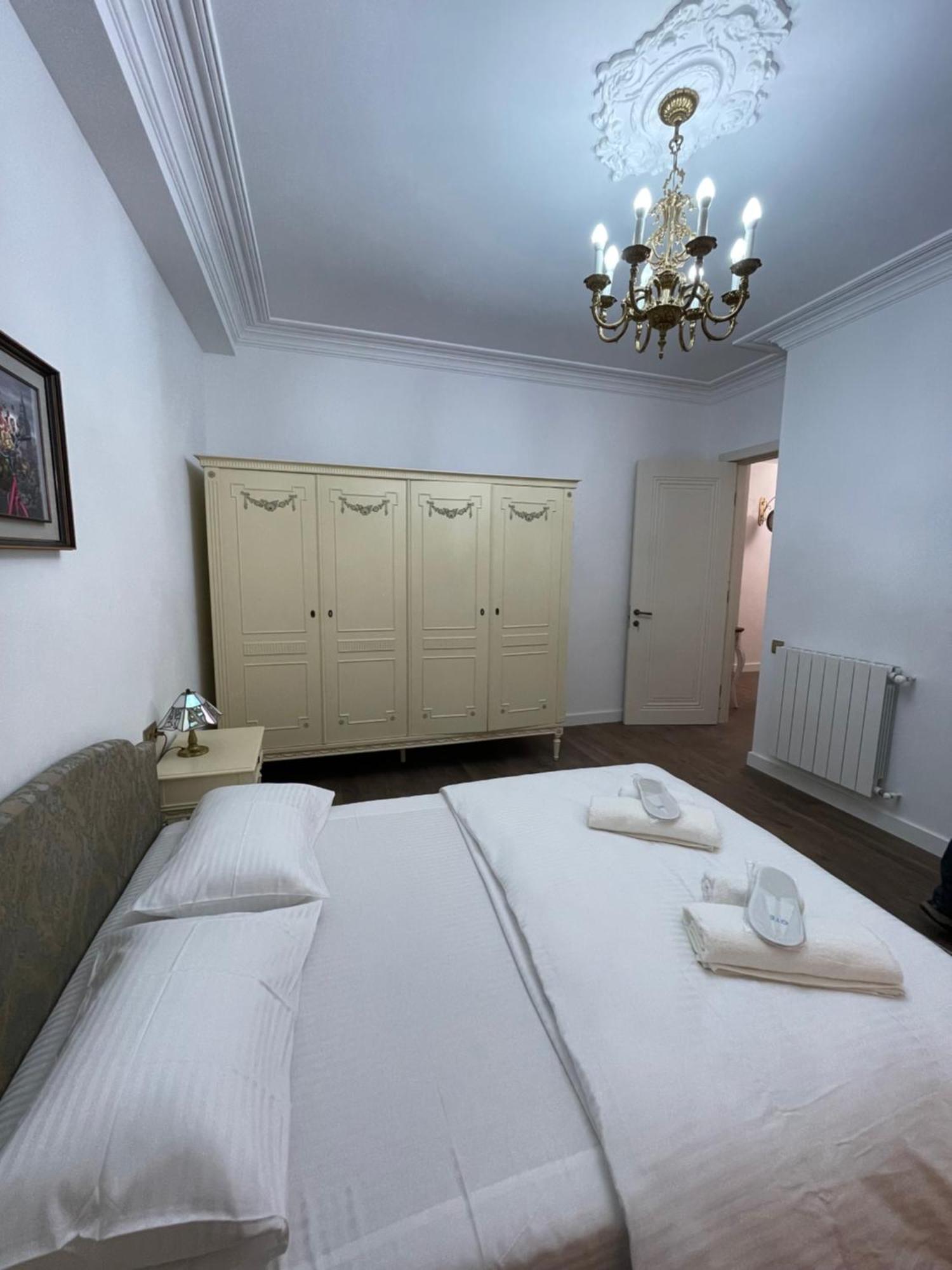 Picasso Apartment Koetaisi Buitenkant foto