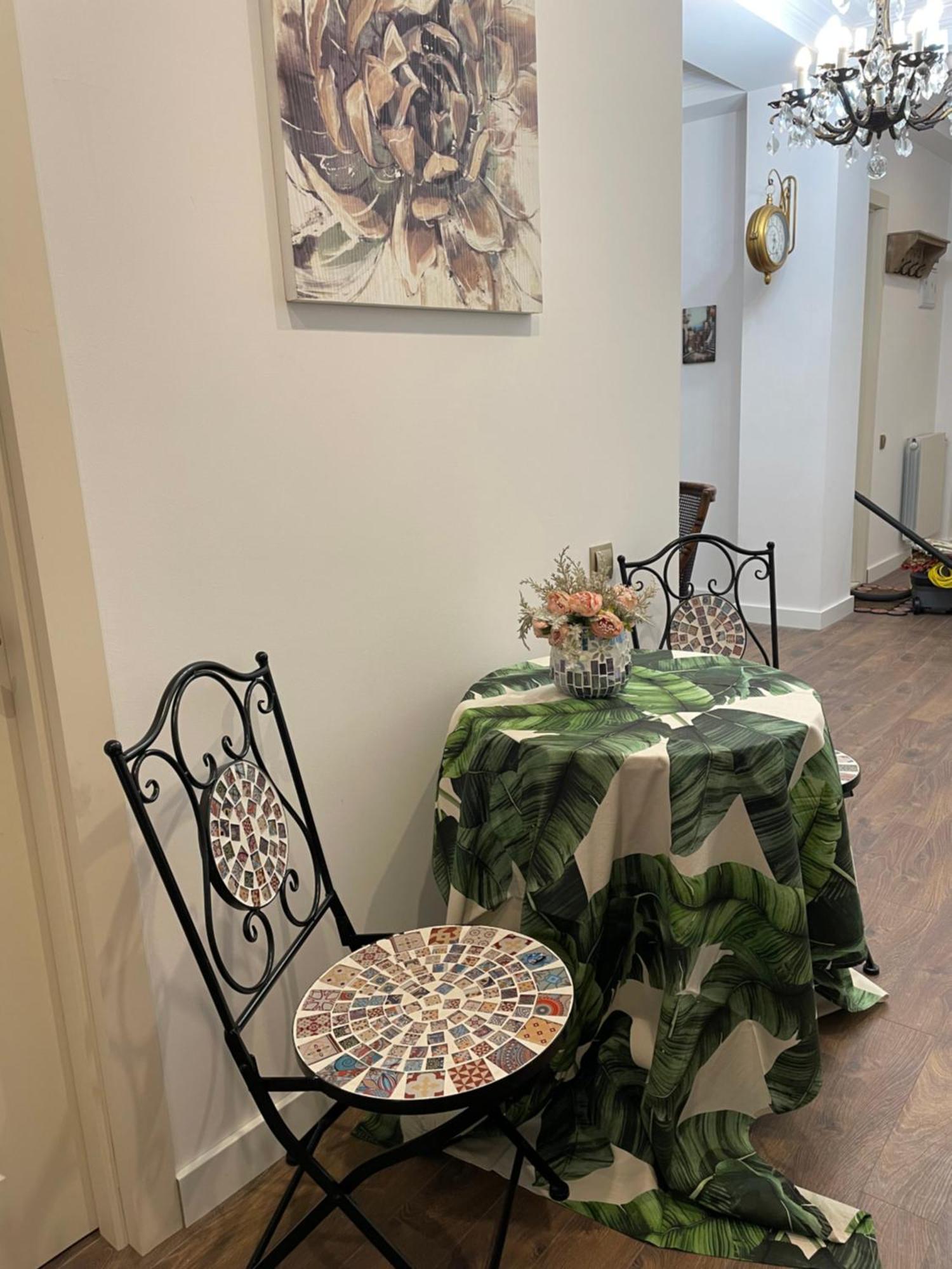 Picasso Apartment Koetaisi Buitenkant foto