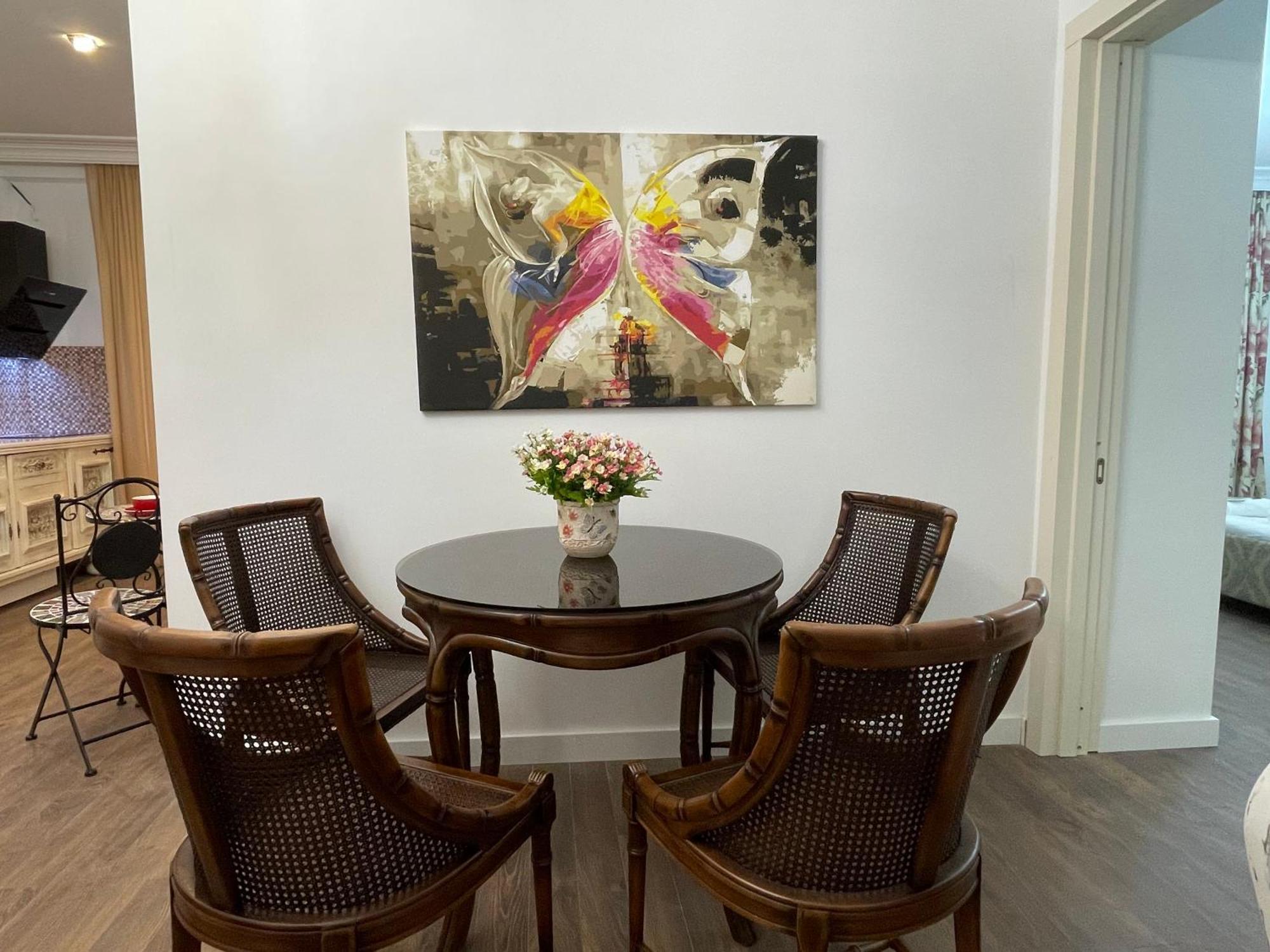 Picasso Apartment Koetaisi Buitenkant foto